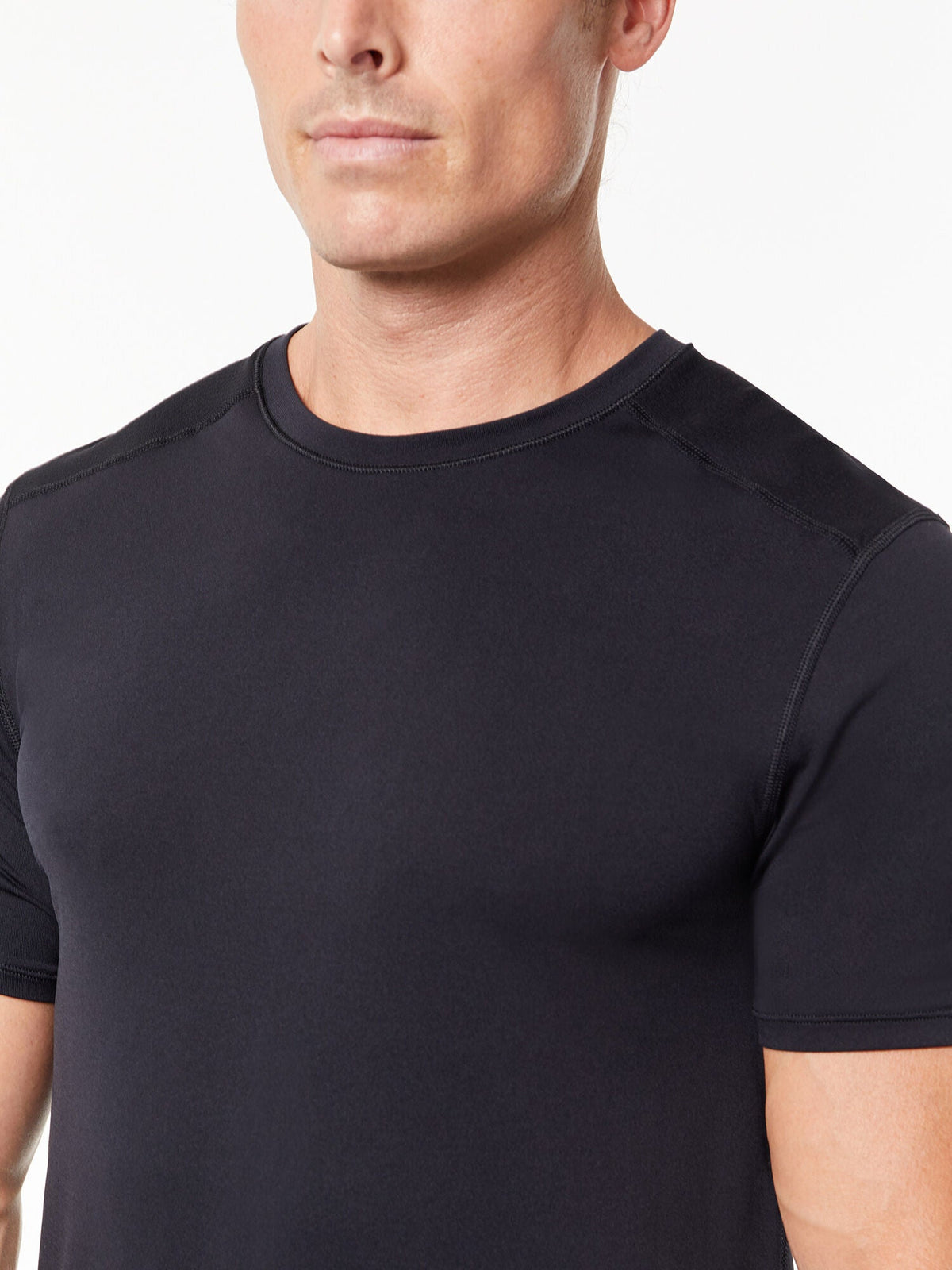 BREEZE SEAMLESS TEE BLACK