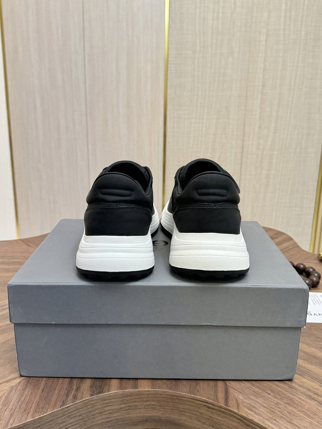 Hogan Low-Top Sneakers